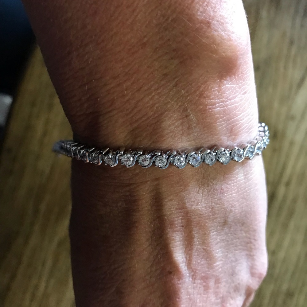 Tennis bracelet